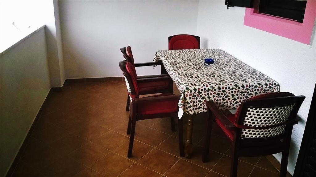 Apartments Lea Porec Bagian luar foto