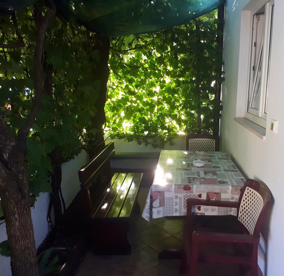 Apartments Lea Porec Bagian luar foto