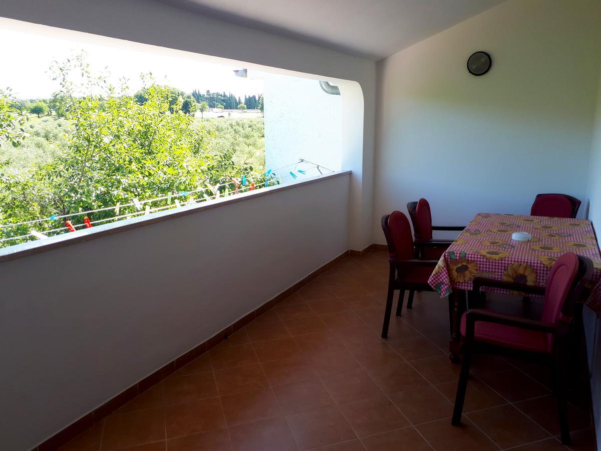 Apartments Lea Porec Bagian luar foto