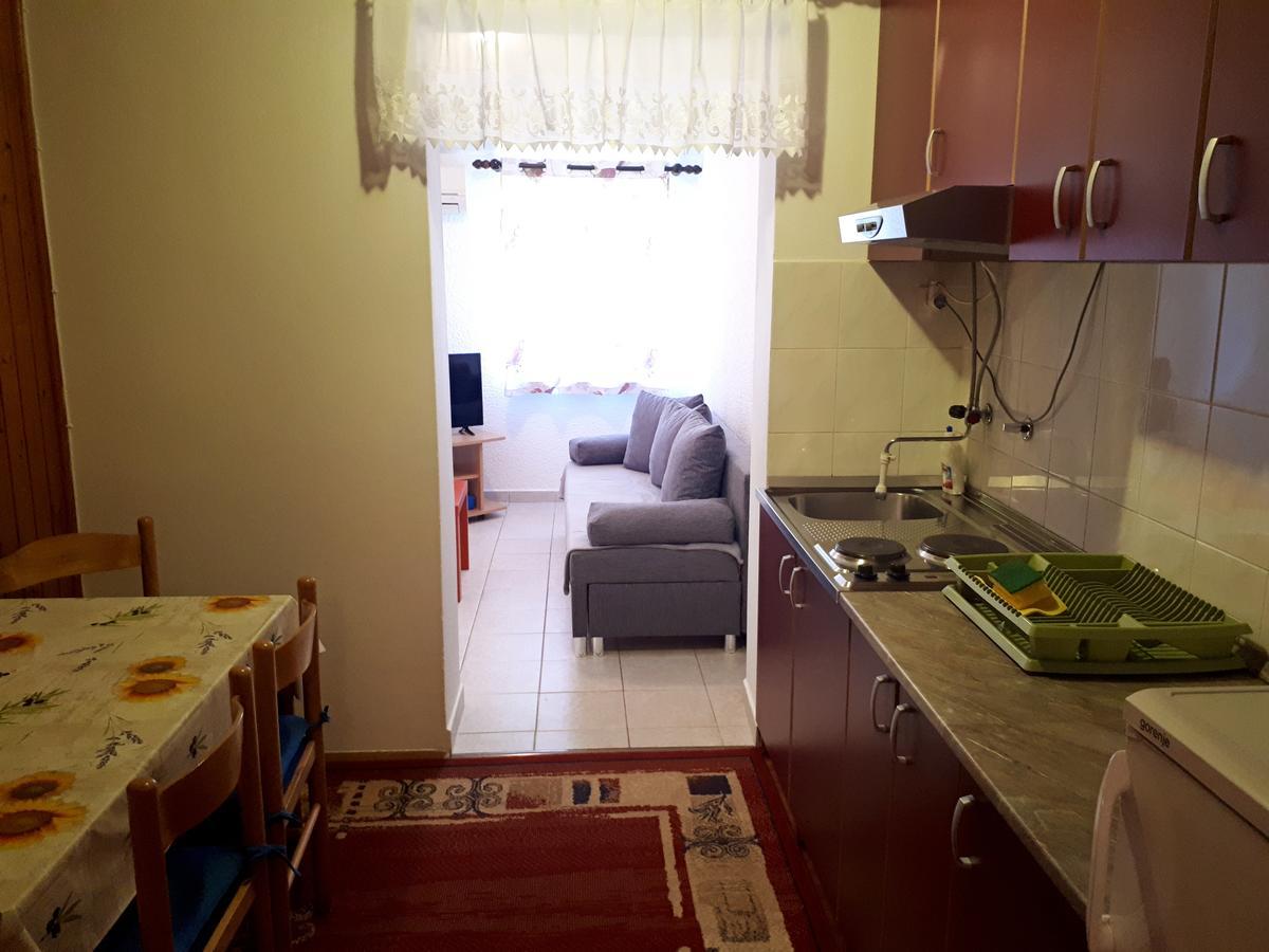 Apartments Lea Porec Bagian luar foto