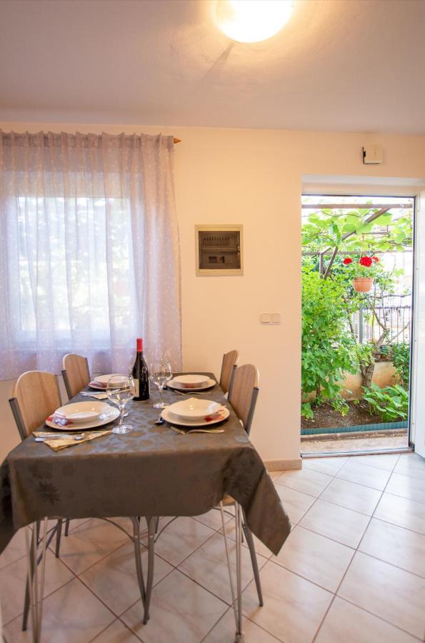 Apartments Lea Porec Bagian luar foto