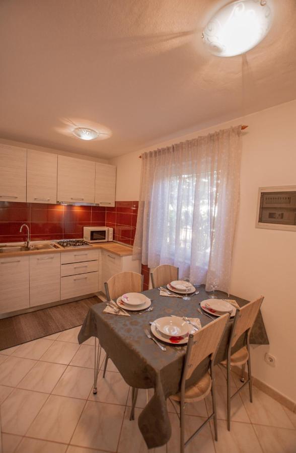 Apartments Lea Porec Bagian luar foto