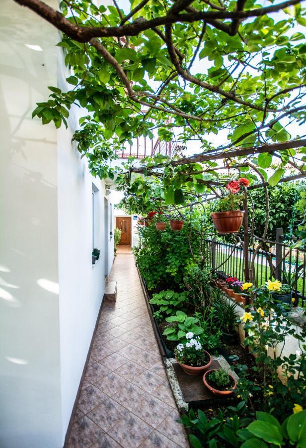 Apartments Lea Porec Bagian luar foto