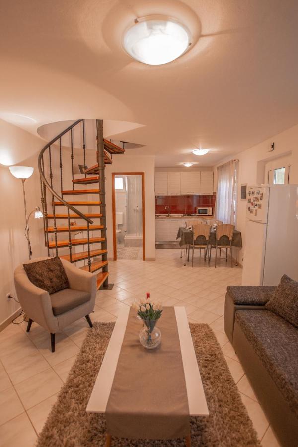 Apartments Lea Porec Bagian luar foto