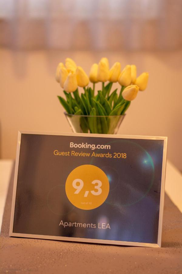 Apartments Lea Porec Bagian luar foto