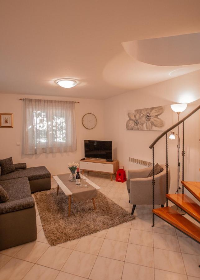 Apartments Lea Porec Bagian luar foto