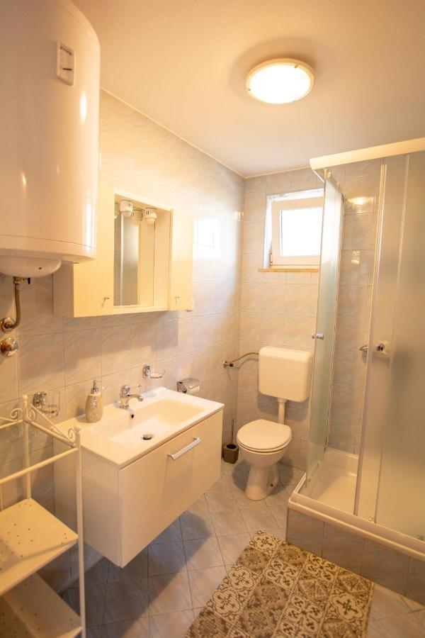 Apartments Lea Porec Bagian luar foto